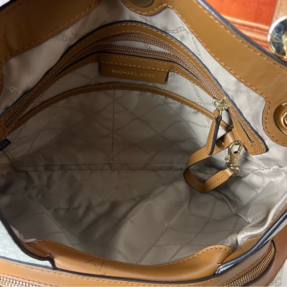 Michael Kors Signature Coated Canvas And Leather Raven Shoulder Bag, like new - Picture 8 of 17